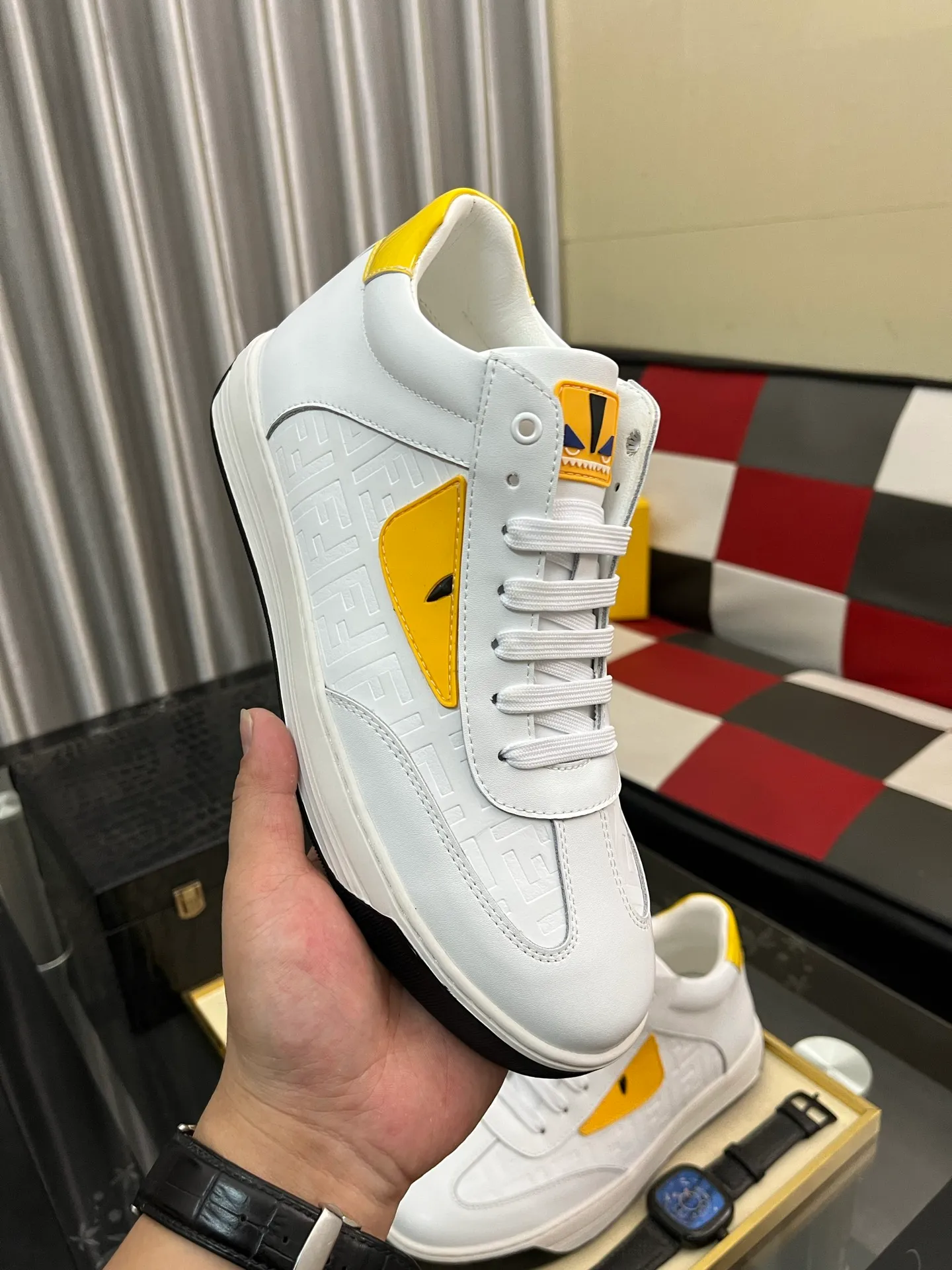 Ex-factory price: 420⌚️⌚️[Fendi] Fendi’s latest casual shoes for men! Available at counters simultaneously! A one-to-one replica of the original. The surface is made entirely of imported first-layer calfskin with crocodile pattern, the interior is made of first-layer water-dyed cowhide, and the original factory-supplied rubber outsole. Leading new fashion concepts. Matching code: 38-442️⃣Colors available